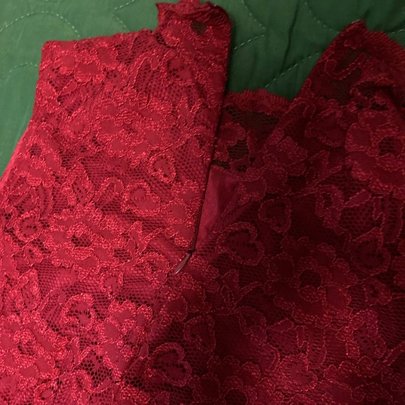 Medium Red lace sleeveless top - Picture 4 of 4